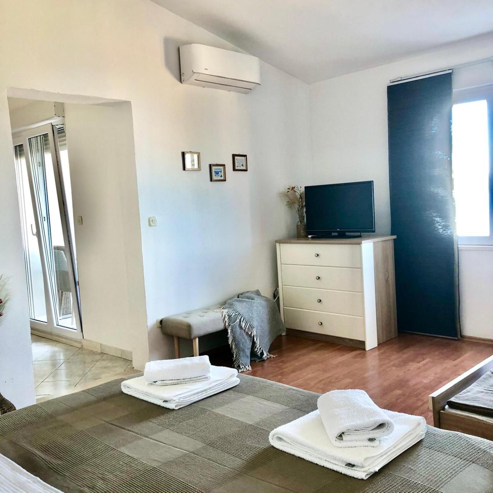 Apartments Curnic Jesenice  Ngoại thất bức ảnh