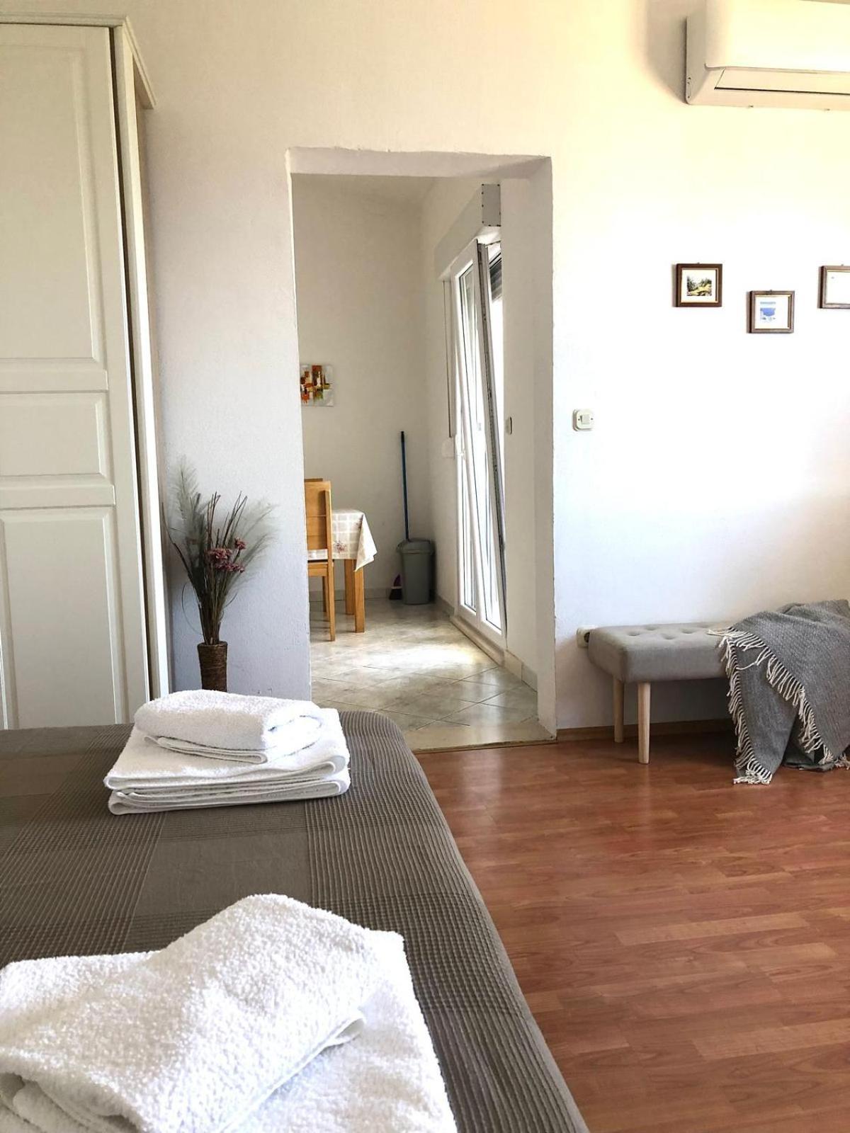Apartments Curnic Jesenice  Ngoại thất bức ảnh
